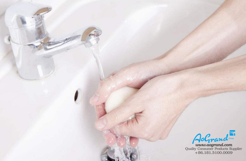 Lavar as mãos com sabão é mais higiênico